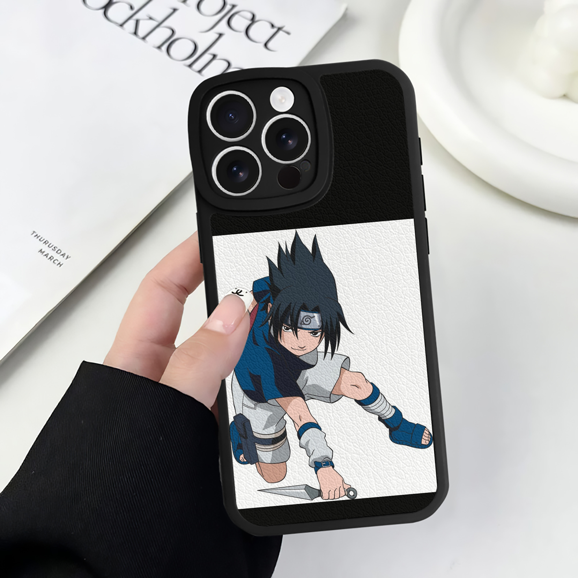 （画像用） NARUTO -ナルト- うちは サスケ Uchiha Sasuke 【iPhone 16シリーズ対応】シリコンスマホケース（レザー調） 材質：シリコン
